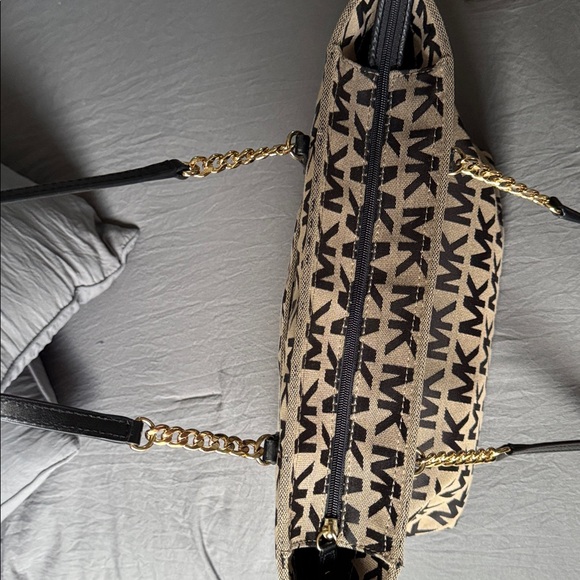 Michael Kors Signature Black and Tan Tote - Picture 2 of 16